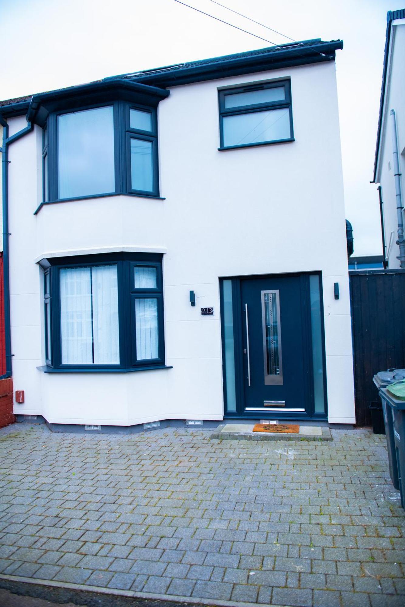 Newly Refurbished - Affordable Four Bedroom Semi-Detached House Near Luton Airport And Luton Hospital Exteriér fotografie